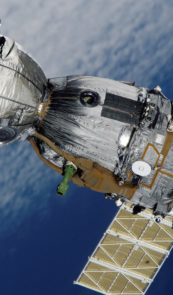 Союз ТМА-7 над Землей