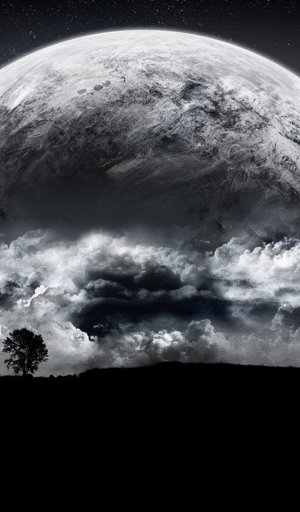 Планета висит на горизонте