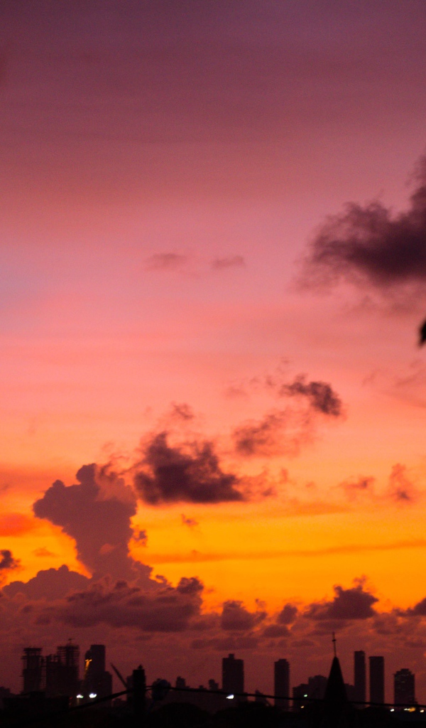 Красочный закат в Колумбии