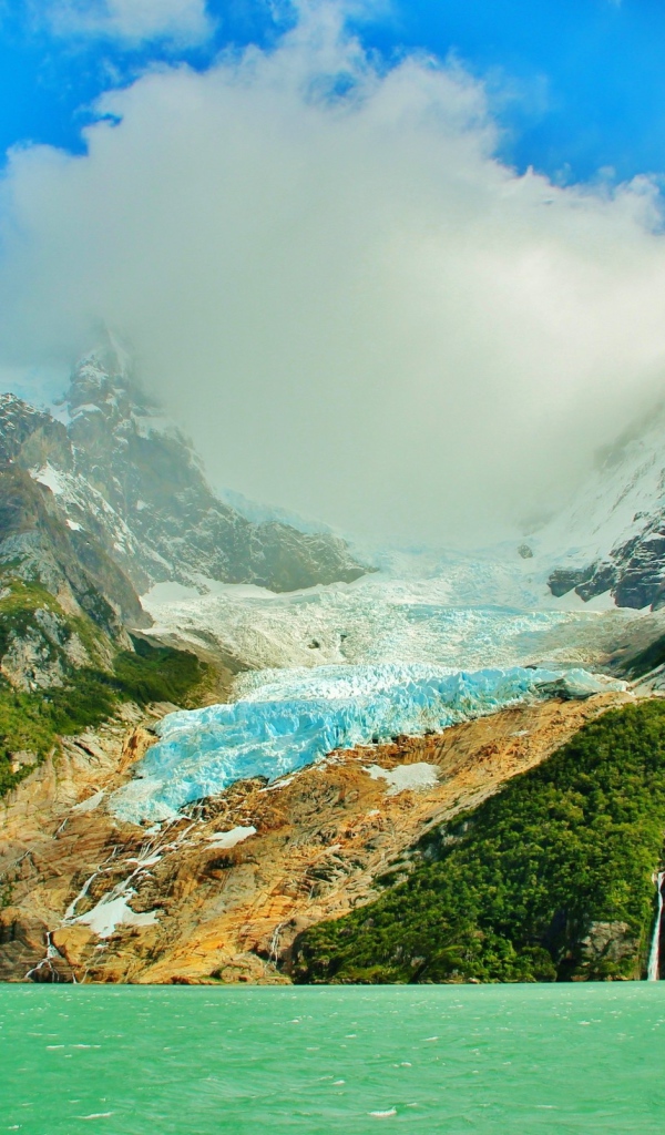 Озеро в горах в Чили