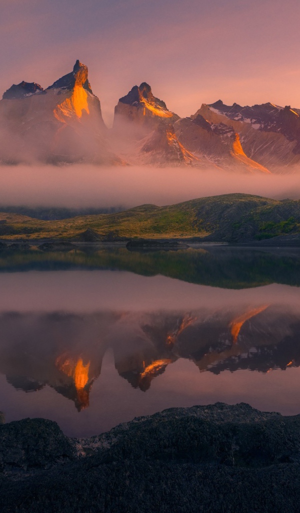Горное озеро в Торрес-дель-Пайне, Чили