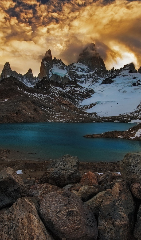 Оранжевые облака в горах Аргентины