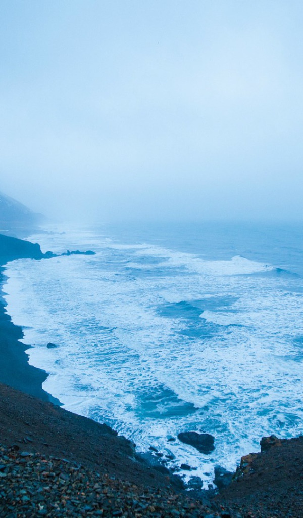 Берег моря в Исландии