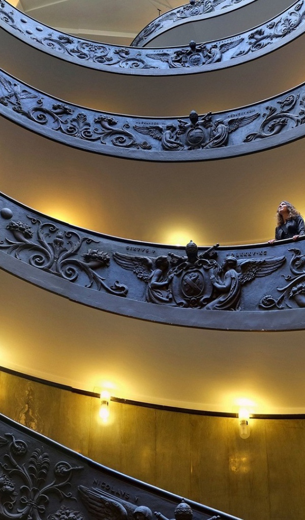 Лестница в здании Ватикана