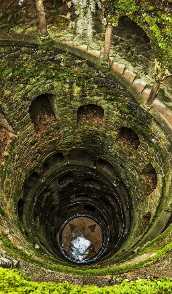 Башня выдолбленная в скале