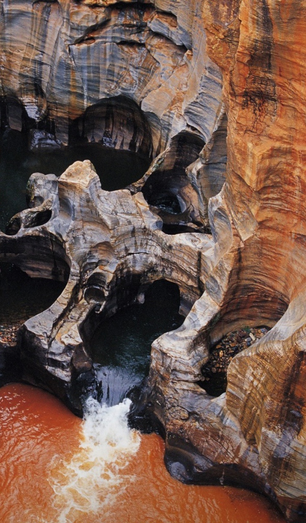 Река в каньоне в Африке