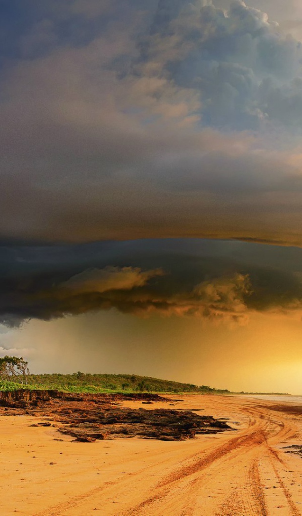 Тропический шторм в Австралии