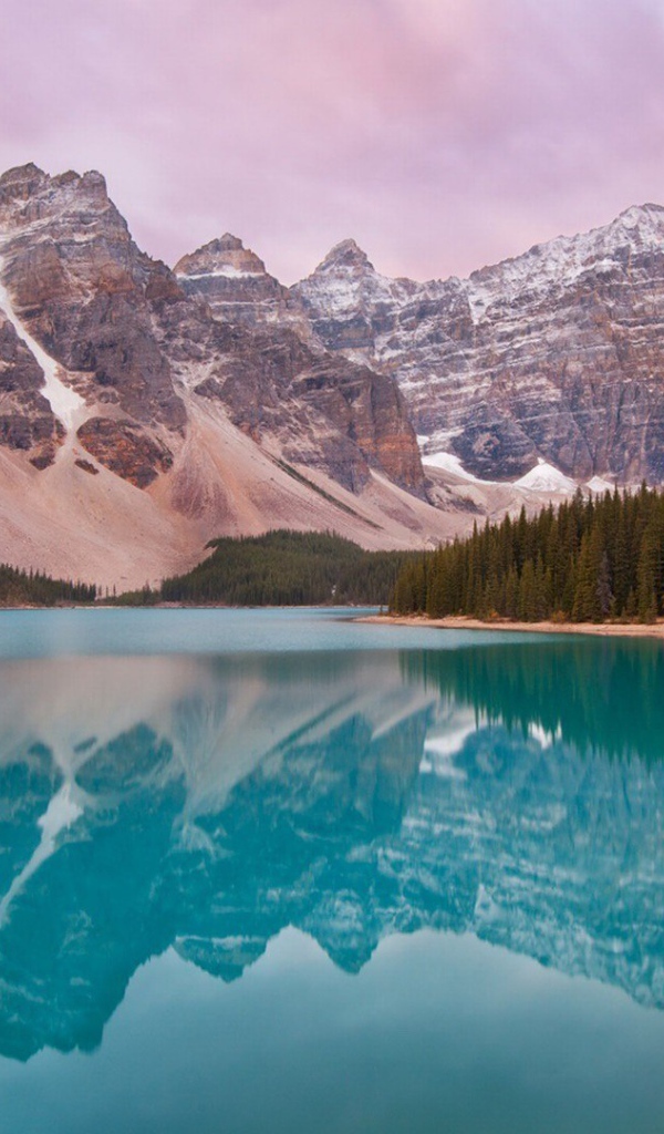 Ледниковое озеро Морейн в Канаде