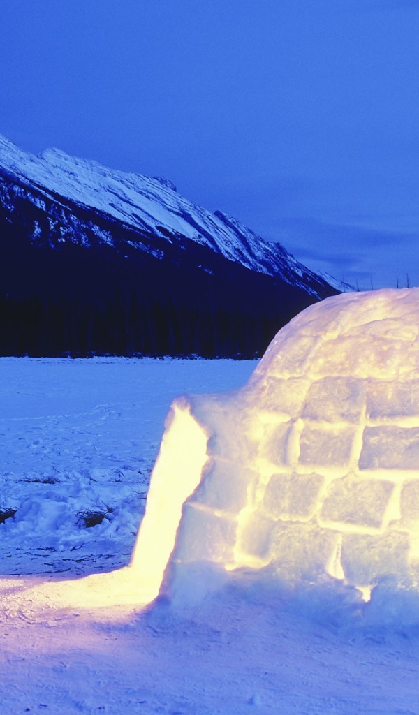Иглу - жилище из льда в Канаде