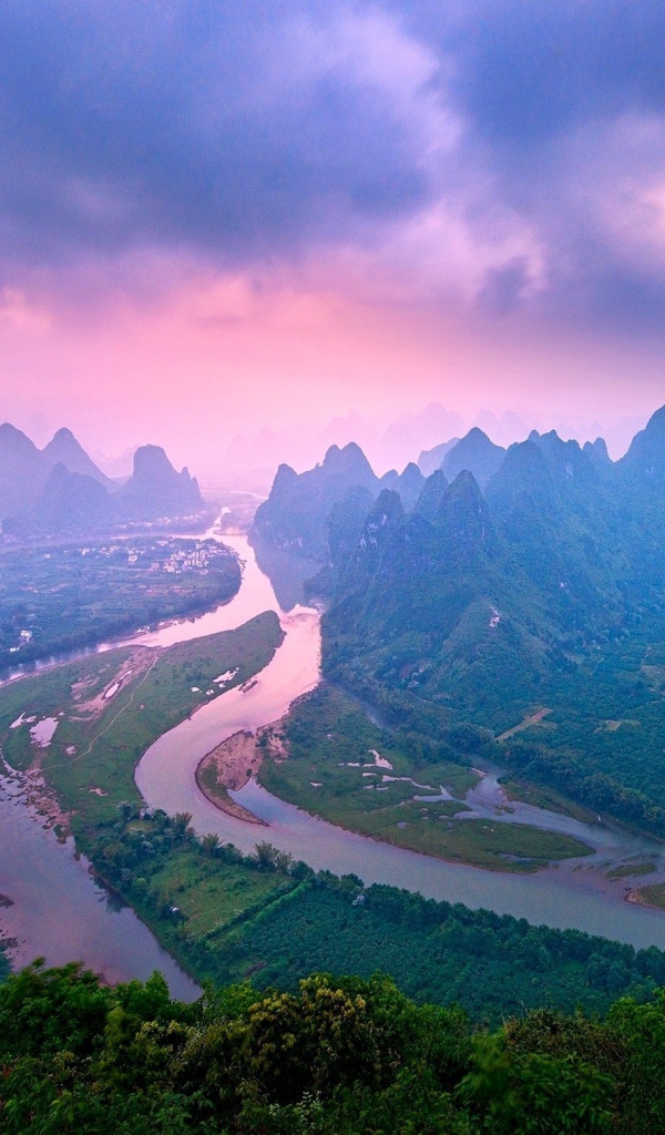 Изгибы реки в горах Китая