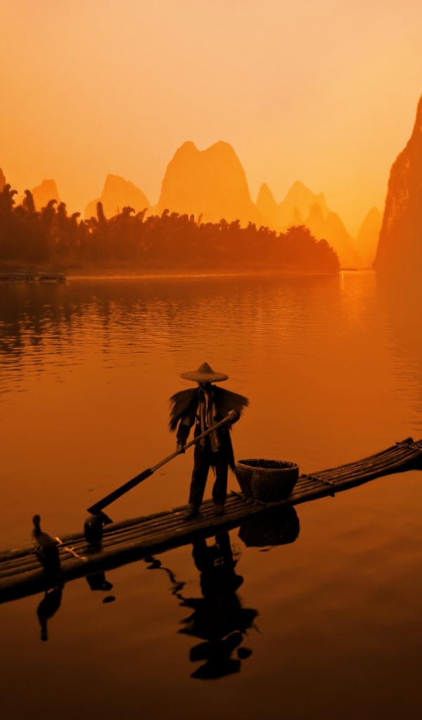 Китайский рыбак на восходе солнца