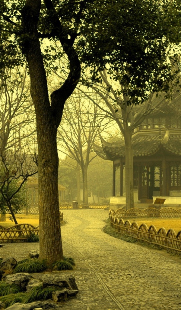 Китайская беседка в парке