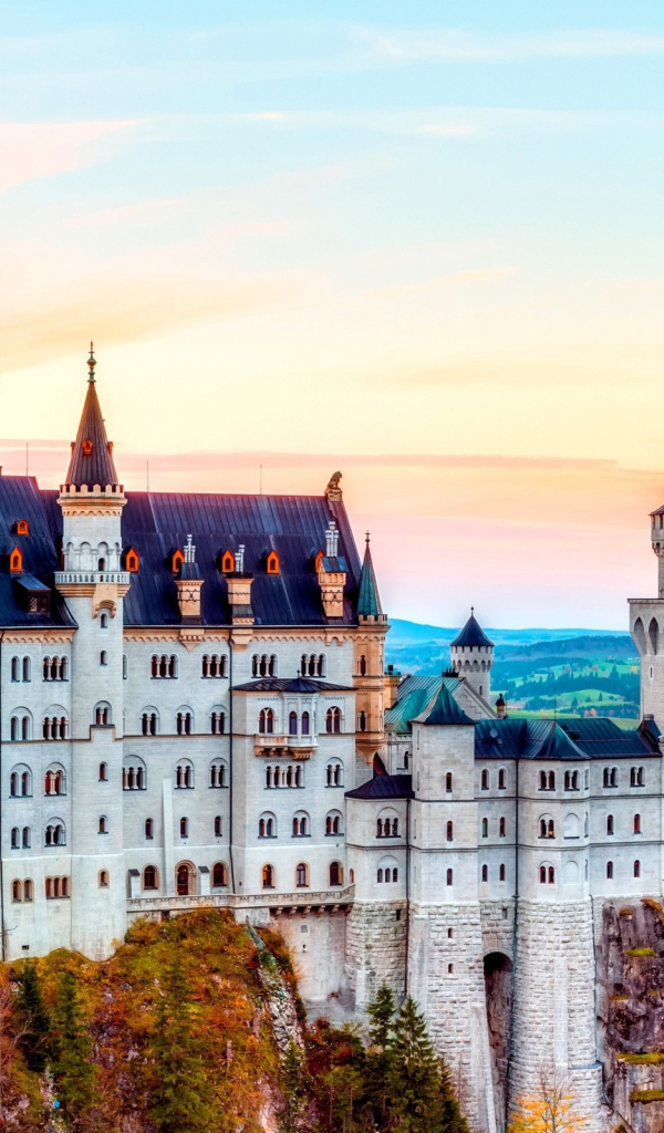 Белый замок в Германии, фото HDR