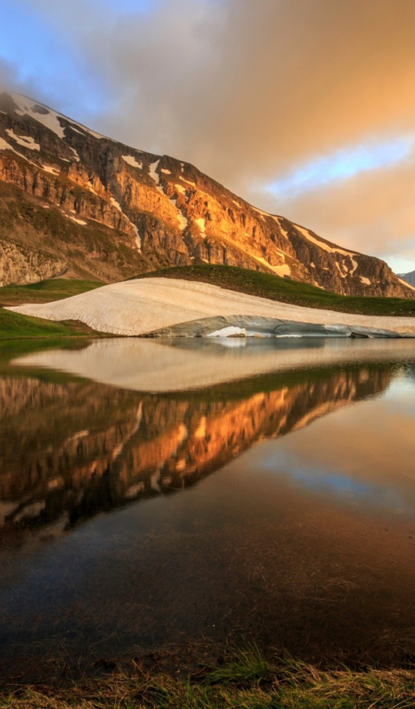 Озеро в горах, Греция