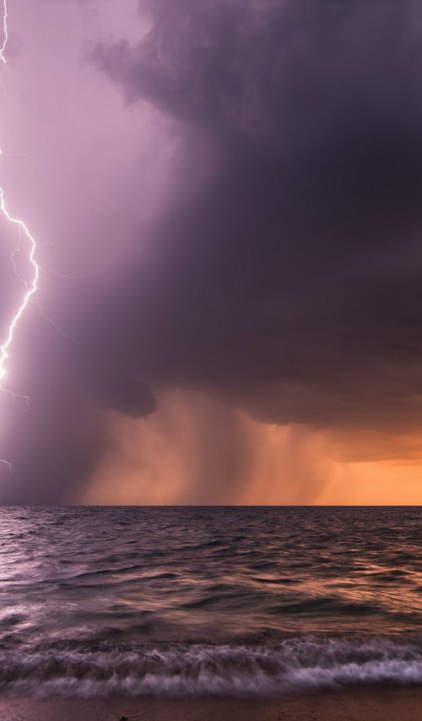 Буря в Патрах, Греция