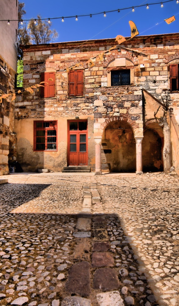 Старинный дворик на Хиосе, Греция