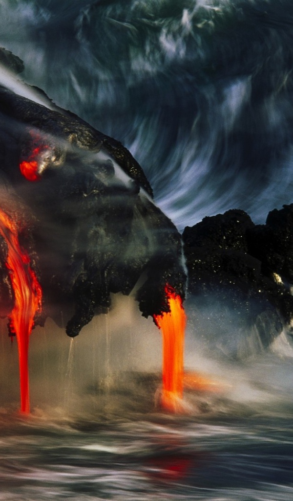 Лава стекает в море, Гавайи