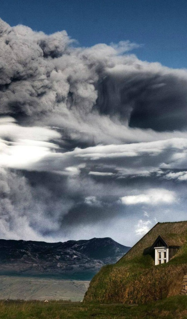 Вулкан Эйяфьятлайокудль в Исландии