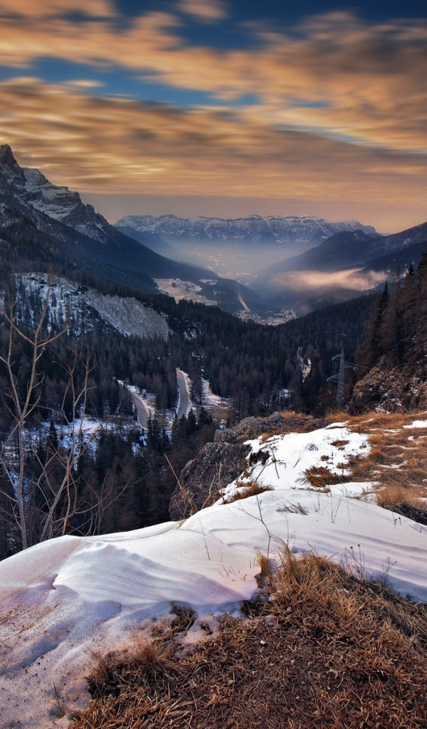 Зимняя горная долина в Италии
