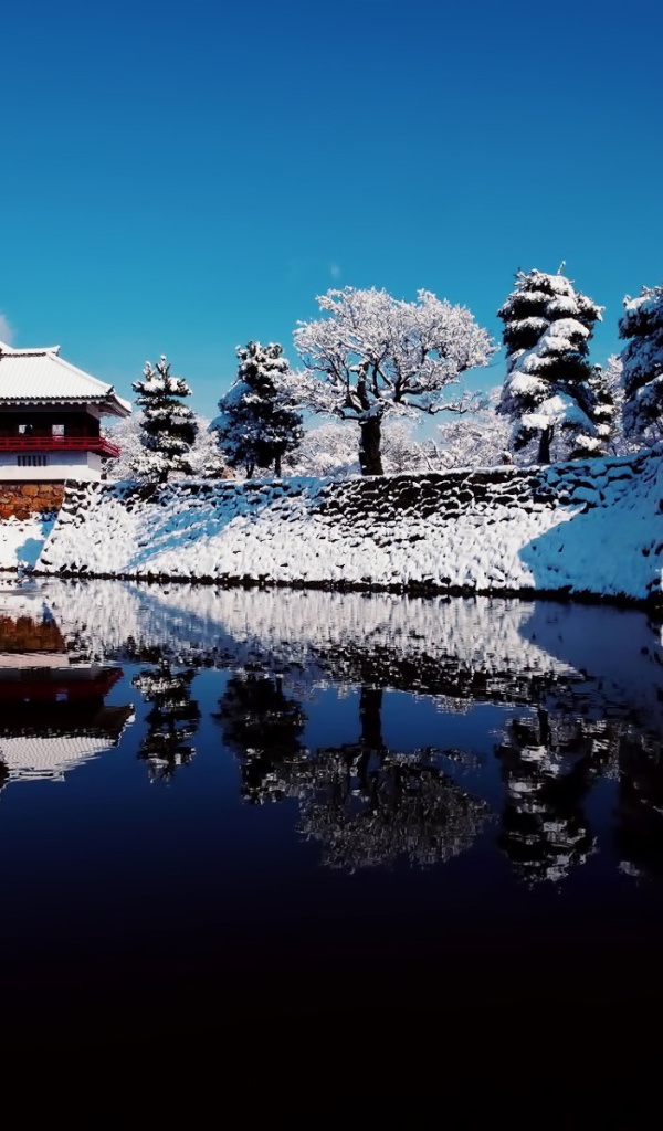 Снег на башне, Япония