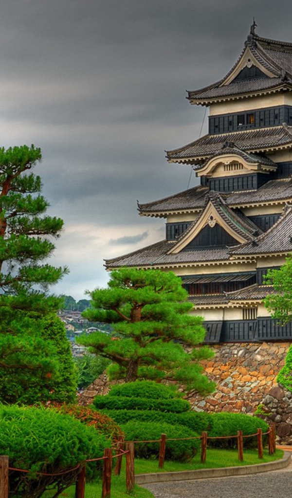 Башня в саду, Япония