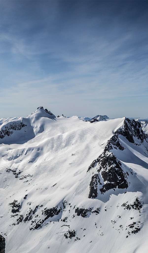 Заснеженные вершины гор в Норвегии