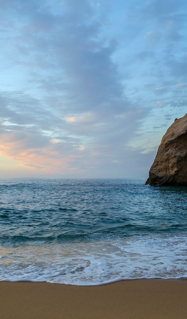 Камень у побережья, Португалия
