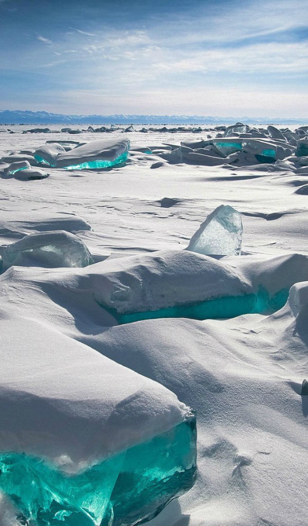 Лед на зимнем Байкале