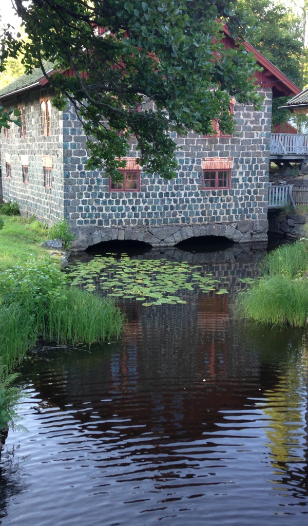 Дома на реке, Швеция