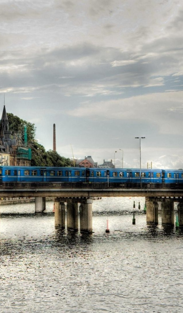 Поезд на мосту, Швеция