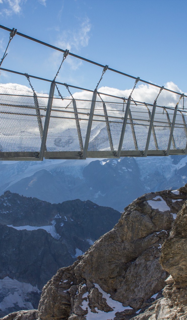 Подвесной мост в горах, Швейцария