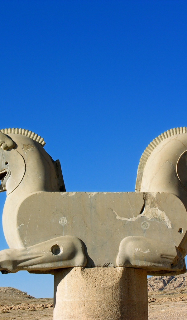 Древняя скульптура в Иране