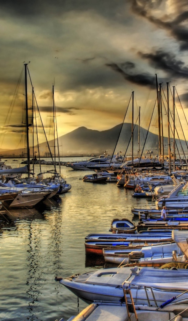 Лодки в порту, HDR фото