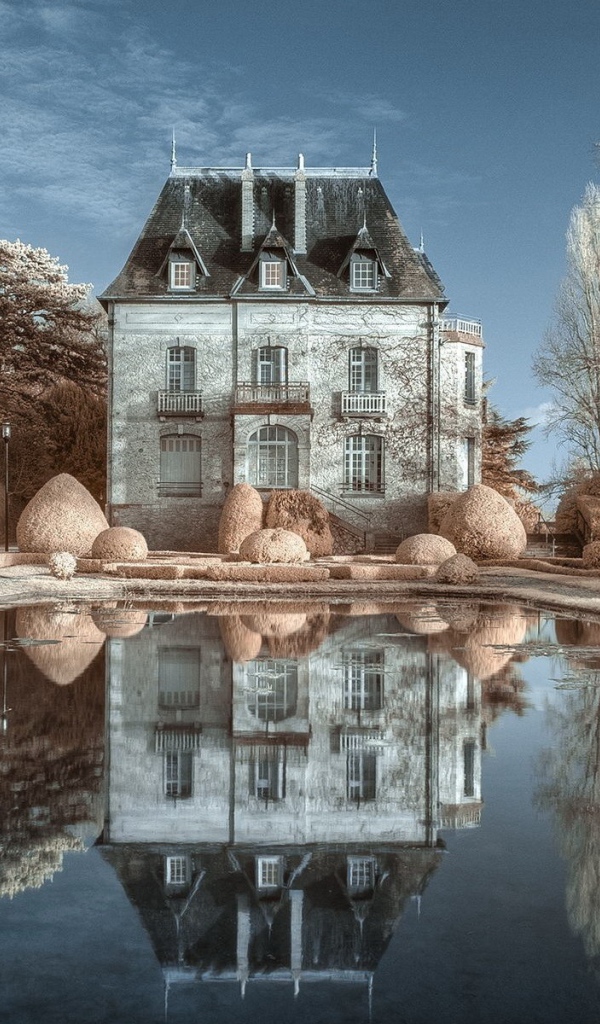 Сказочный замок зимой