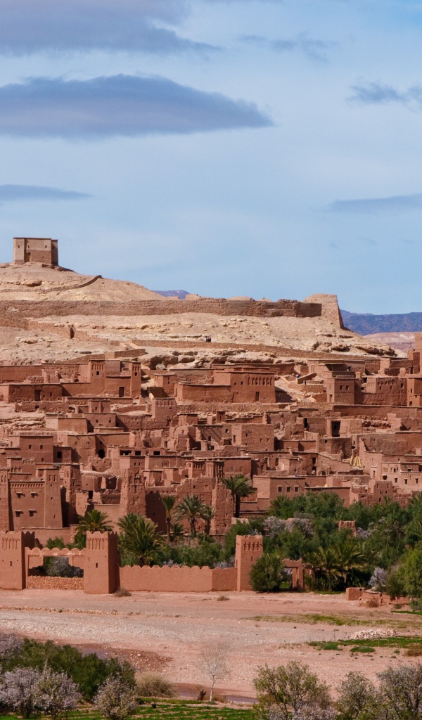 Панорама древнего города из глины