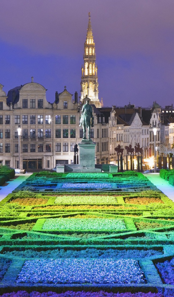 Аллея перед памятником в Бельгии