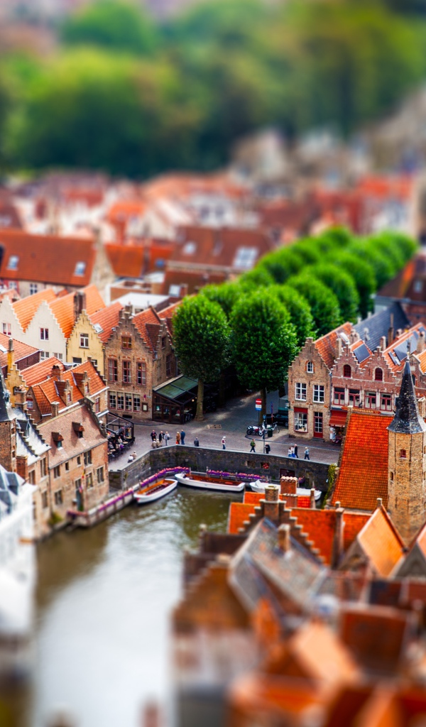 Аллея посреди Брюгге, Бельгия