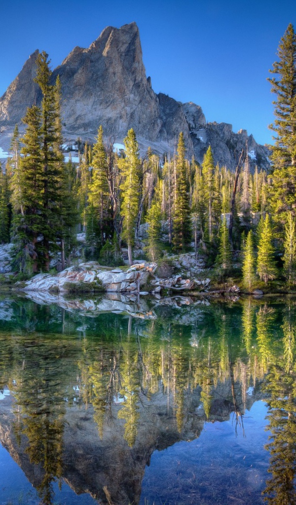 Озеро среди гор, Айдахо