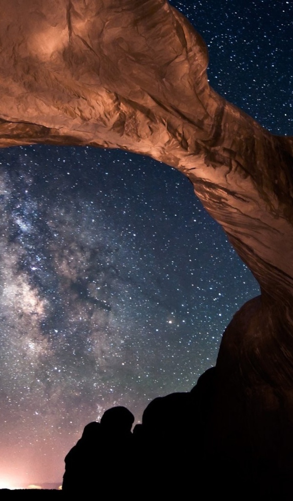 Звезды над скалами в каньоне, Юта, США