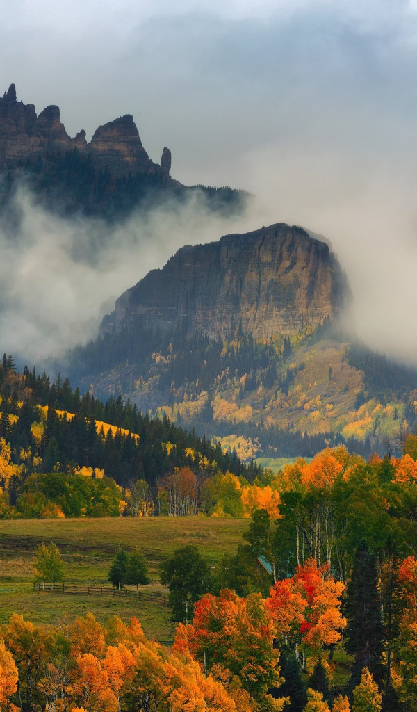 Горы в тумане, Колорадо США