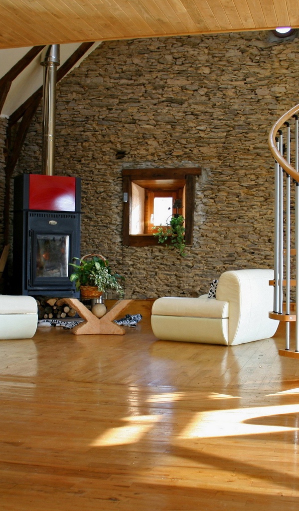 Винтовая лестница в каменном доме