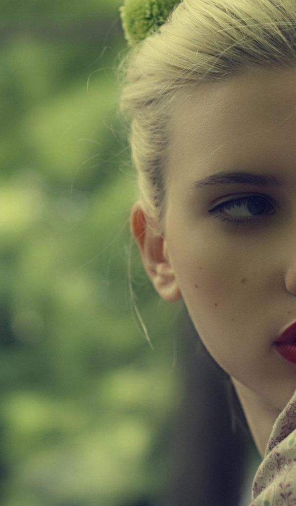 Актриса Скарлетт Йоханссон в гриме