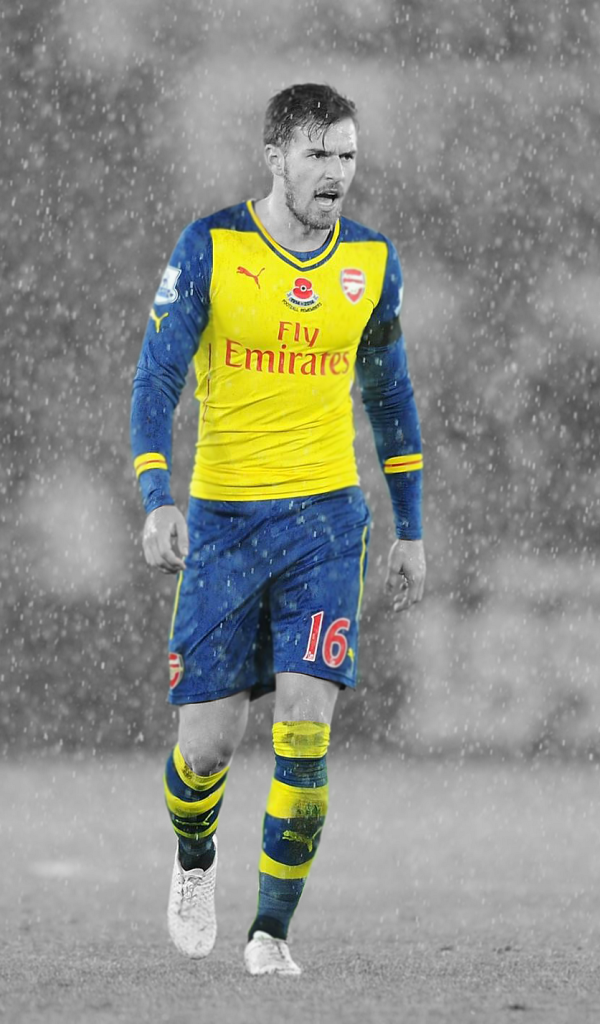 Игрок Арсенала во время дождя, футбол