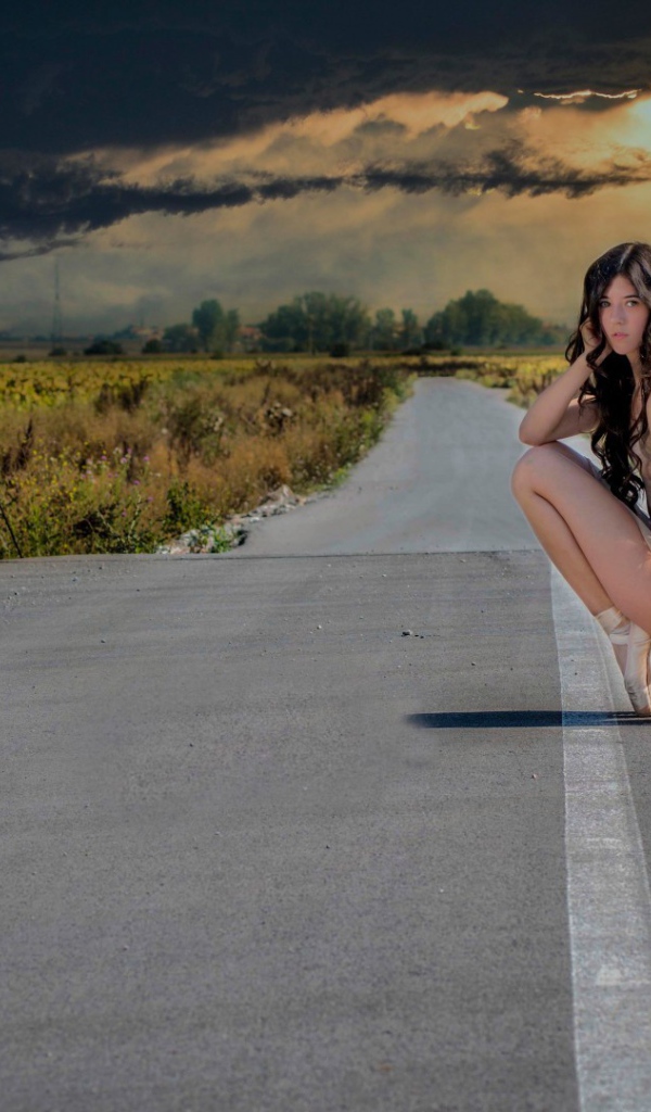 Балерина на дорожной разметке