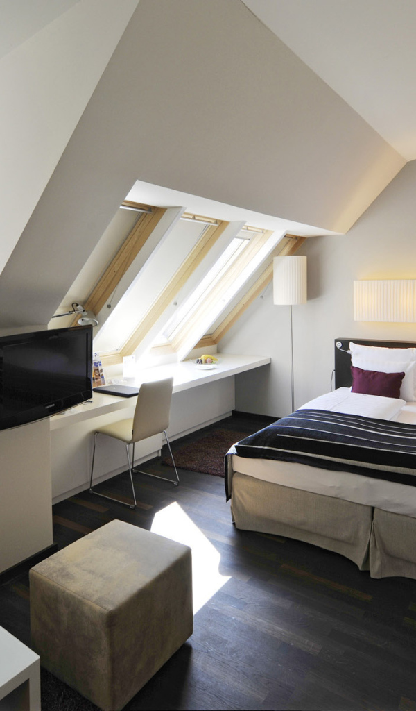 Спальня в доме на мансарде