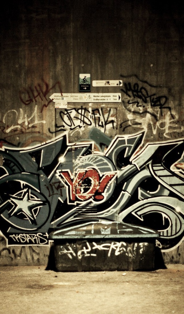 Граффити в подворотне