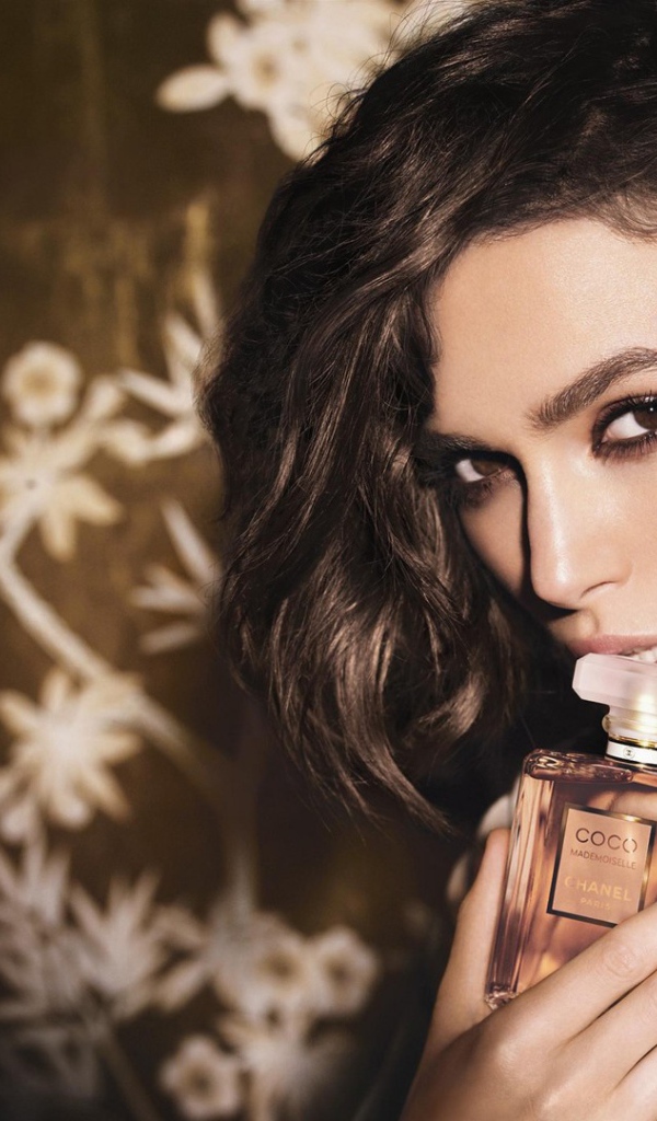 Кира Найтли в рекламе парфюмерии