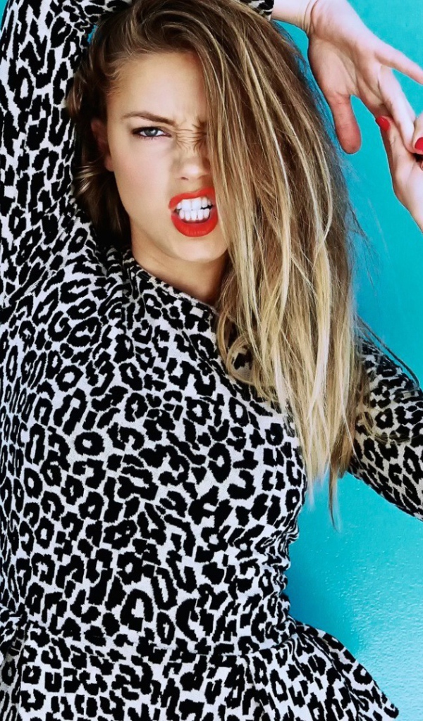 Модель девушка Эмбер Хёрд