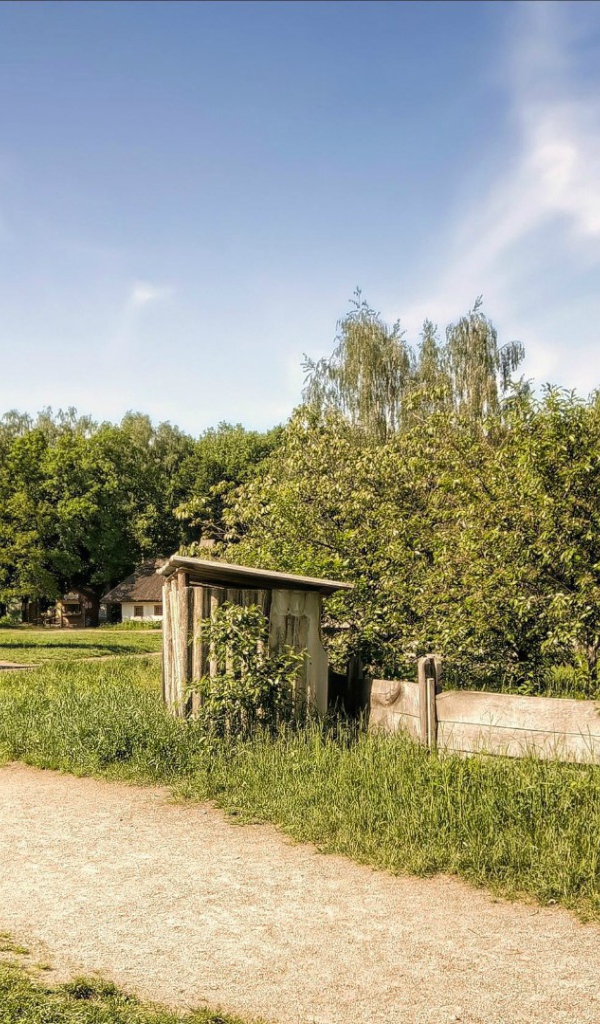 Музей народной архитектуры и быта под Киевом