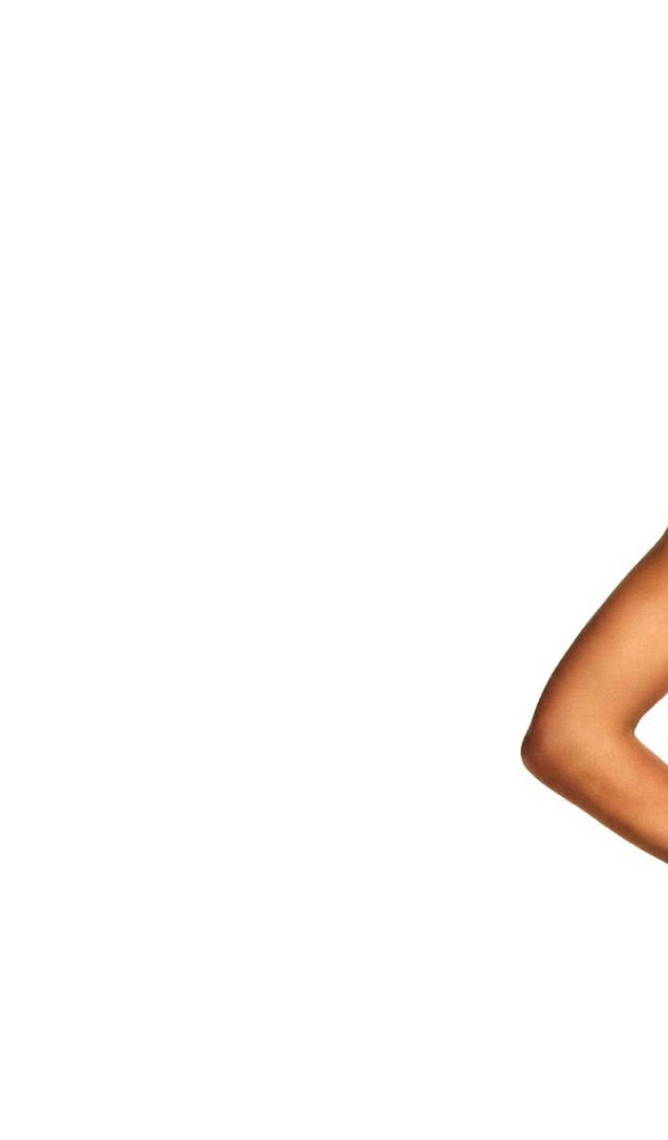 Ольга Куриленко в черном платье